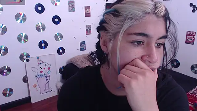 Snapshot of abril666 chatting on 12/16/25, 03:17 abril666 online show from 12/16/25, 03:17