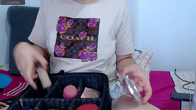 sofi-rojas1 online show from 01/16/26, 08:51