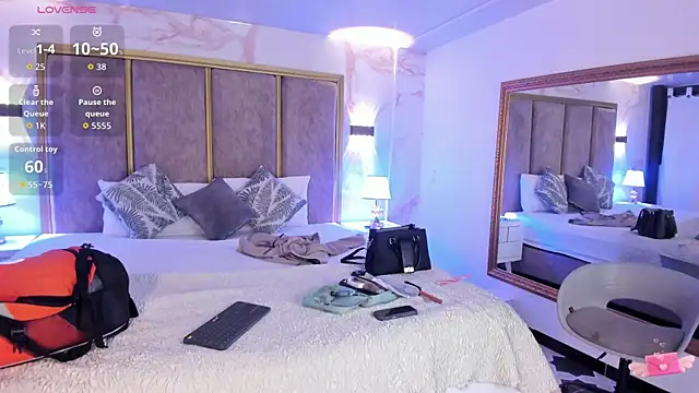 GiselOrtiz online show from 12/22/25, 10:56