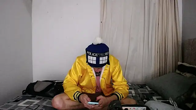 Snapshot of Pinkandyellowpokemon chatting on 09/10/25, 04:12 Pinkandyellowpokemon online show from 09/10/25, 04:12