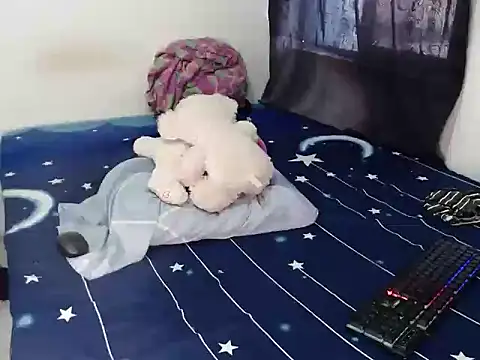 Snapshot of Frankbroad78 chatting on 10/28/25, 08:33 Frankbroad78 online show from 10/28/25, 08:33