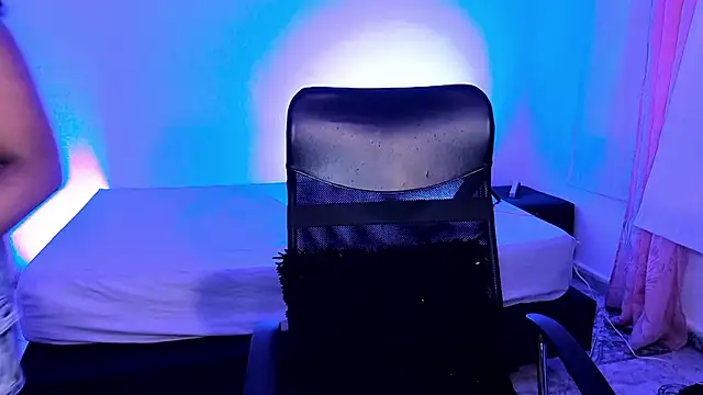 BlakmillerrGilson online show from 04/10/26, 08:13