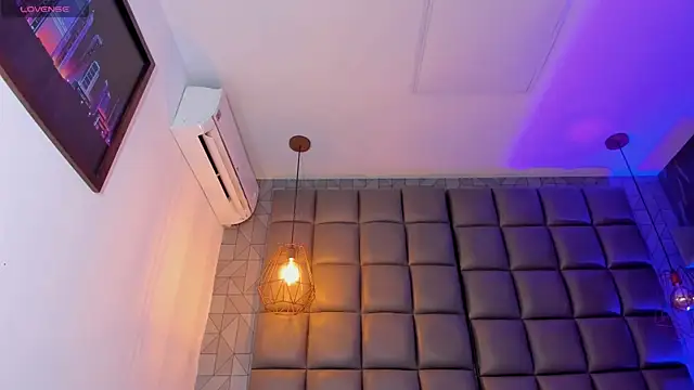 megan woll online show from 03/08/25, 06:26