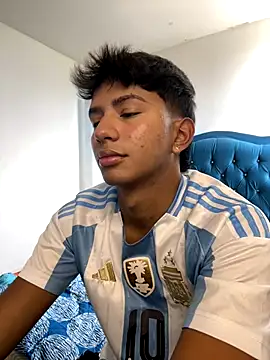 Leonarrrd 01 online show from 10/02/25, 08:16