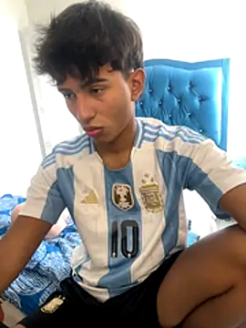 Leonarrrd 01 online show from 10/21/25, 08:09