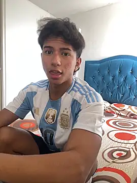 Leonarrrd 01 online show from 10/29/25, 03:14