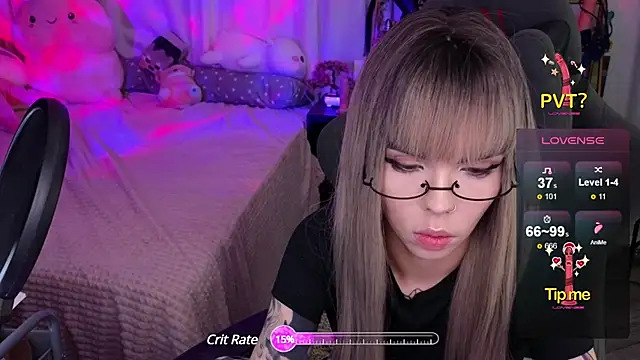 Snapshot of Kerry_Kirk chatting on 02/08/25, 09:46 Kerry Kirk online show from 02/08/25, 09:46