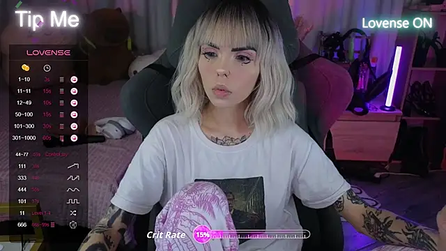 Snapshot of Kerry_Kirk chatting on 09/28/25, 08:14 Kerry Kirk online show from 09/28/25, 08:14