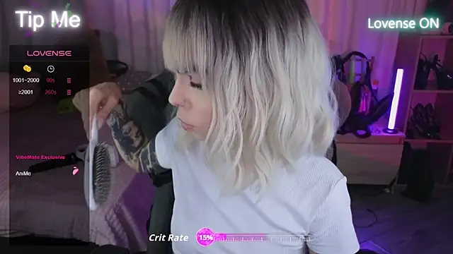 Snapshot of Kerry_Kirk chatting on 10/05/25, 08:40 Kerry Kirk online show from 10/05/25, 08:40