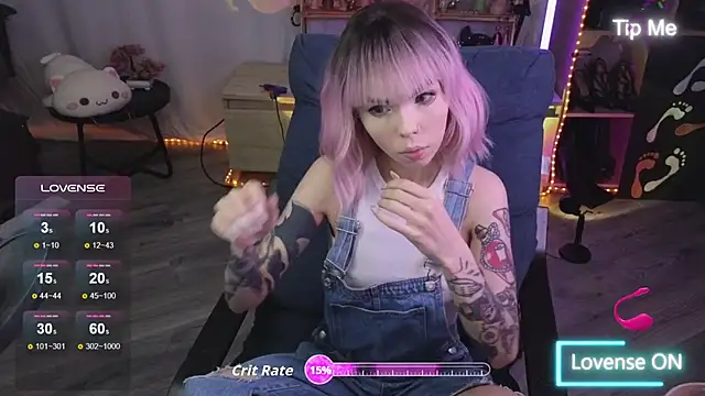 Snapshot of Kerry_Kirk chatting on 11/13/25, 09:47 Kerry Kirk online show from 11/13/25, 09:47