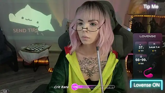 Snapshot of Kerry_Kirk chatting on 11/19/25, 09:04 Kerry Kirk online show from 11/19/25, 09:04