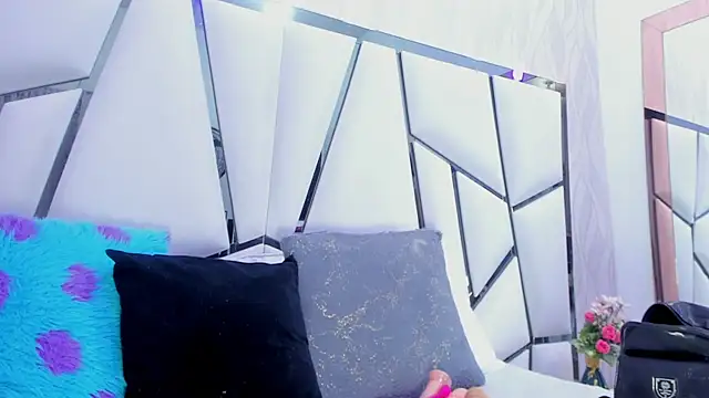 Snapshot of _aurora18_ chatting on 03/14/25, 04:21 aurora18 online show from 03/14/25, 04:21