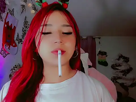 Snapshot of madisonx17 chatting on 12/16/24, 07:04 madisonx17 online show from 12/16/24, 07:04