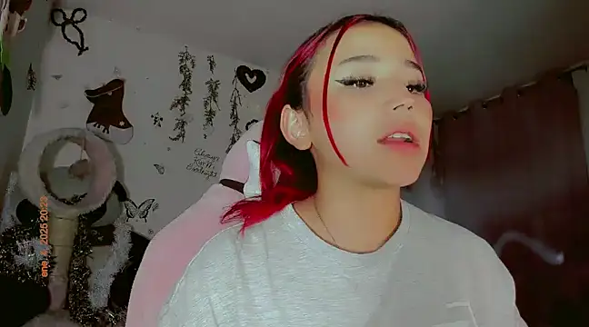 Snapshot of madisonx17 chatting on 01/05/25, 01:24 madisonx17 online show from 01/05/25, 01:24