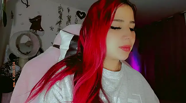 Snapshot of madisonx17 chatting on 01/05/25, 04:25 madisonx17 online show from 01/05/25, 04:25