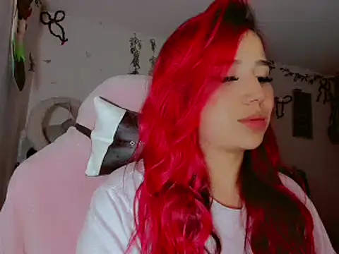 Snapshot of madisonx17 chatting on 01/06/25, 04:26 madisonx17 online show from 01/06/25, 04:26