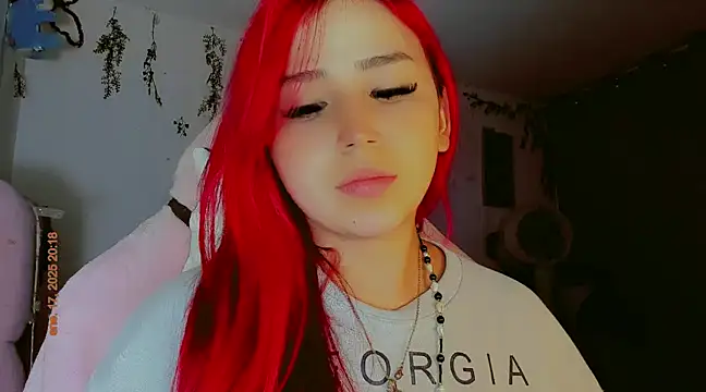 Snapshot of madisonx17 chatting on 01/18/25, 01:19 madisonx17 online show from 01/18/25, 01:19