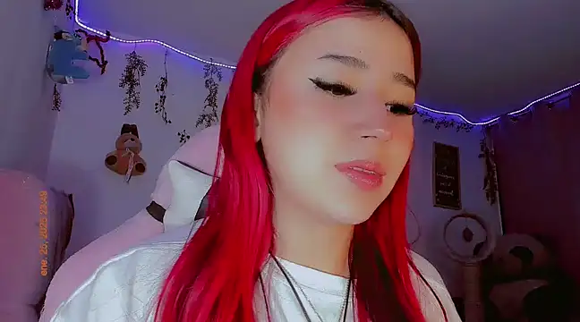 Snapshot of madisonx17 chatting on 01/26/25, 04:51 madisonx17 online show from 01/26/25, 04:51