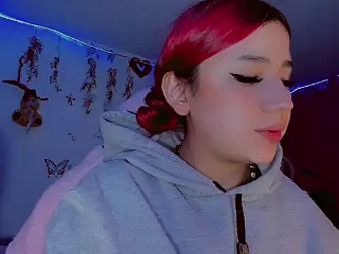 Snapshot of madisonx17 chatting on 02/07/25, 02:29 madisonx17 online show from 02/07/25, 02:29