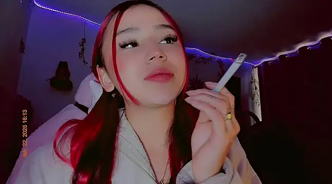 Snapshot of madisonx17 chatting on 02/22/25, 09:15 madisonx17 online show from 02/22/25, 09:15