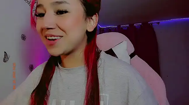 Snapshot of madisonx17 chatting on 02/26/25, 11:26 madisonx17 online show from 02/26/25, 11:26