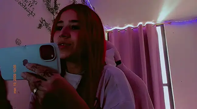 Snapshot of madisonx17 chatting on 03/19/25, 05:06 madisonx17 online show from 03/19/25, 05:06