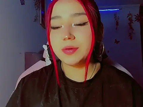 Snapshot of madisonx17 chatting on 09/17/25, 09:38 madisonx17 online show from 09/17/25, 09:38