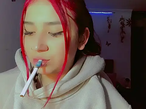 Snapshot of madisonx17 chatting on 09/30/25, 12:15 madisonx17 online show from 09/30/25, 12:15