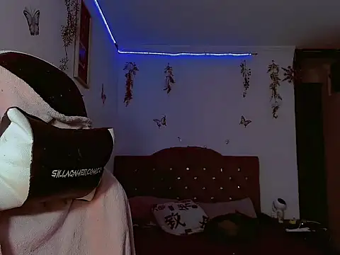 Snapshot of madisonx17 chatting on 10/02/25, 09:44 madisonx17 online show from 10/02/25, 09:44