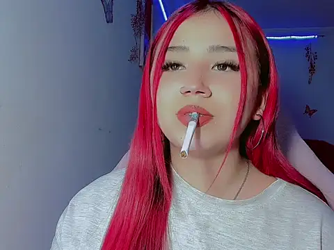 Snapshot of madisonx17 chatting on 10/22/25, 10:42 madisonx17 online show from 10/22/25, 10:42