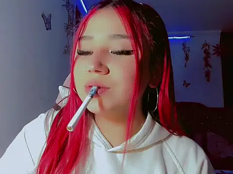 Snapshot of madisonx17 chatting on 10/24/25, 04:47 madisonx17 online show from 10/24/25, 04:47