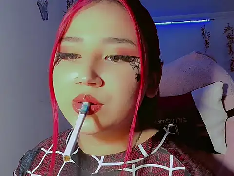 Snapshot of madisonx17 chatting on 10/31/25, 10:55 madisonx17 online show from 10/31/25, 10:55