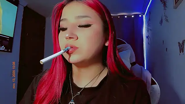 Snapshot of madisonx17 chatting on 11/13/25, 08:08 madisonx17 online show from 11/13/25, 08:08