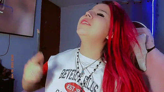 Snapshot of madisonx17 chatting on 11/15/25, 03:04 madisonx17 online show from 11/15/25, 03:04