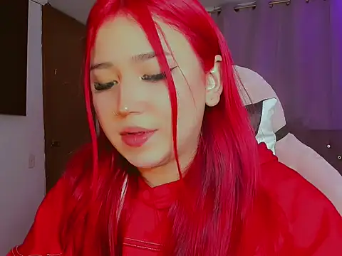 Snapshot of madisonx17 chatting on 11/29/25, 12:02 madisonx17 online show from 11/29/25, 12:02