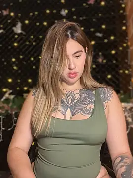 Snapshot of ValerieHilton chatting on 12/28/24, 02:01 ValerieHilton online show from 12/28/24, 02:01