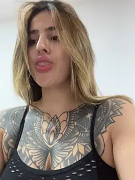 Snapshot of ValerieHilton chatting on 12/31/24, 12:43 ValerieHilton online show from 12/31/24, 12:43