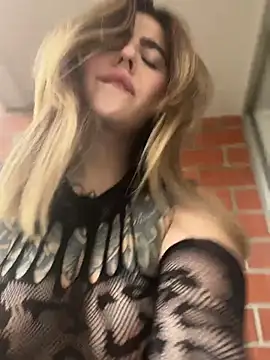 Snapshot of ValerieHilton chatting on 12/31/24, 10:01 ValerieHilton online show from 12/31/24, 10:01