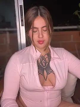 Snapshot of ValerieHilton chatting on 01/23/25, 01:19 ValerieHilton online show from 01/23/25, 01:19