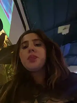 Snapshot of ValerieHilton chatting on 03/18/25, 01:43 ValerieHilton online show from 03/18/25, 01:43