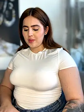 Snapshot of ValerieHilton chatting on 10/06/25, 09:45 ValerieHilton online show from 10/06/25, 09:45