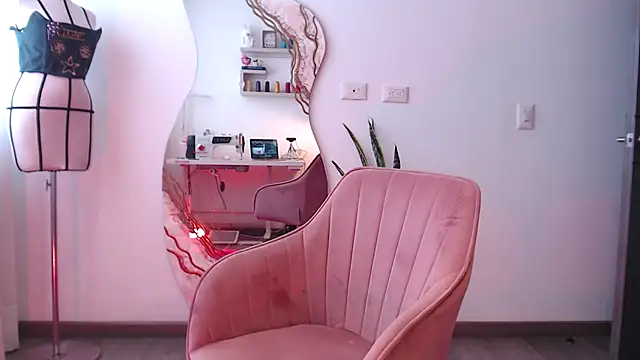 chloebritto online show from 12/18/24, 01:12