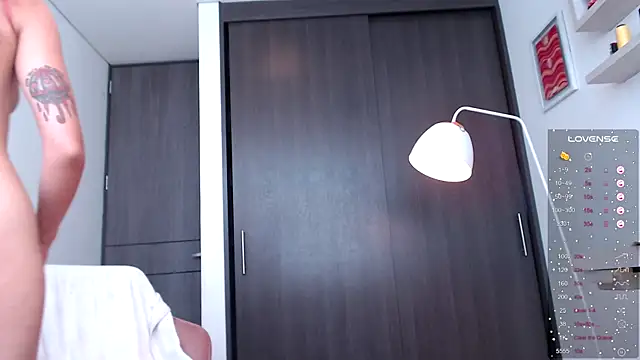 chloebritto online show from 12/19/24, 04:13