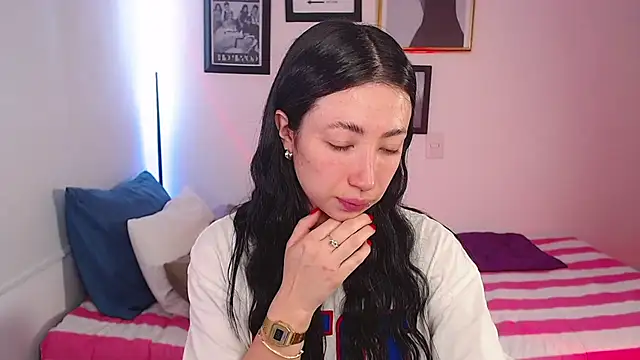 lilyy evanss online show from 02/18/25, 08:03