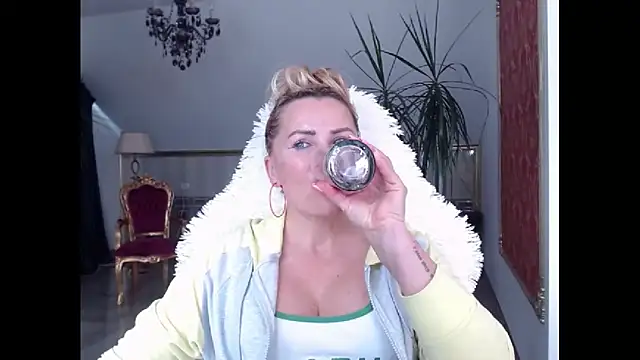 eyesangel22 online show from 03/18/25, 11:08