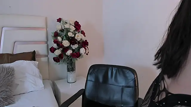 Snapshot of CamilaSofiia chatting on 02/11/25, 07:27 CamilaSofiia online show from 02/11/25, 07:27