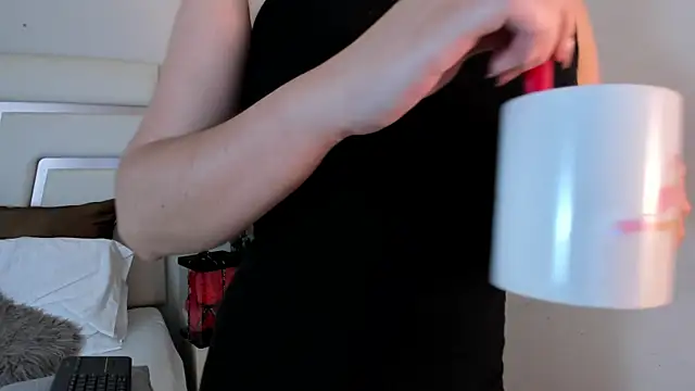 Snapshot of CamilaSofiia chatting on 03/03/25, 10:42 CamilaSofiia online show from 03/03/25, 10:42