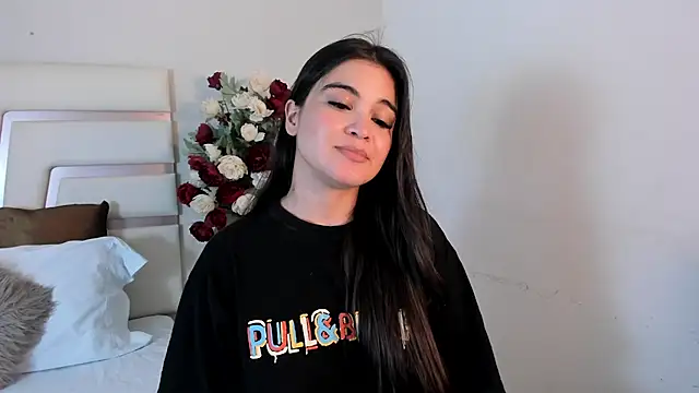 Snapshot of CamilaSofiia chatting on 03/21/25, 07:35 CamilaSofiia online show from 03/21/25, 07:35