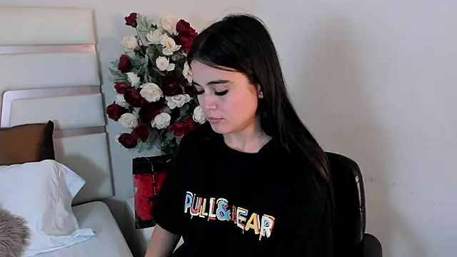 Snapshot of CamilaSofiia chatting on 03/22/25, 01:43 CamilaSofiia online show from 03/22/25, 01:43