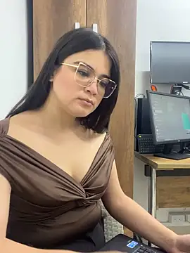 Snapshot of CamilaSofiia chatting on 10/04/25, 07:34 CamilaSofiia online show from 10/04/25, 07:34